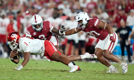 Oklahoma Sooners defensive back Robert Spears-Jennings (3) and Oklahoma Sooners defensive lineman Trace Ford (30) bring down Houston Cougars quarterback Donovan Smith (1) during a college football game between the University of Oklahoma Sooners (OU) and the Houston Cougars at Gaylord Family Ð Oklahoma Memorial Stadium in Norman, Okla., Saturday, Sept. 7, 2024.